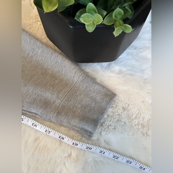 Octobers Very Own OVO Owl Logo Gray Logo Crewneck Sweatshirt Size Small - Picture 6 of 10